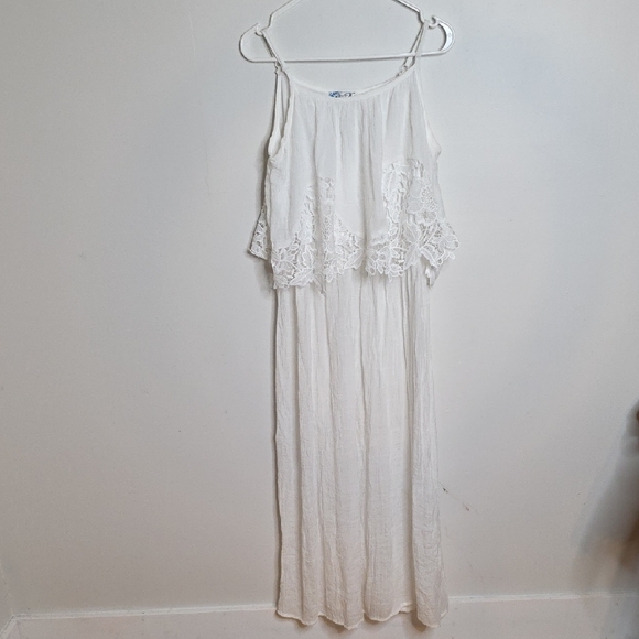 J Gee Dresses & Skirts - J. Gee Boho White Dress with Lace Accents